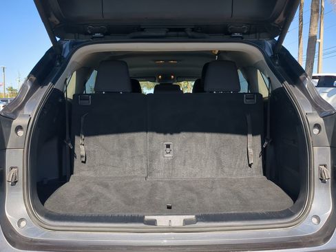 Used 2024 Toyota Highlander LE image 13