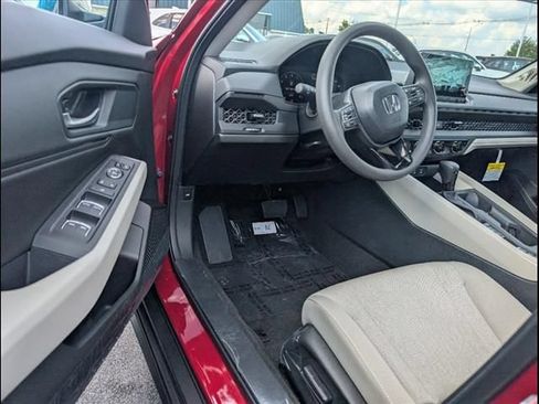 Used 2025 Honda Accord SE image 6