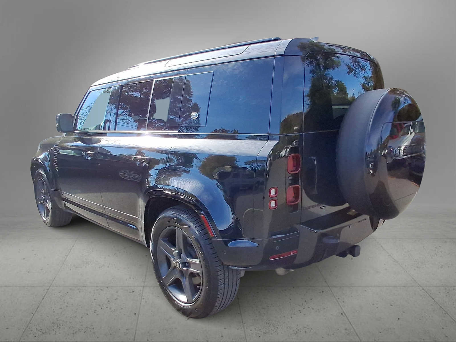 Used 2023 Land Rover Defender 110 X-Dynamic SE AWD/4WD image 6