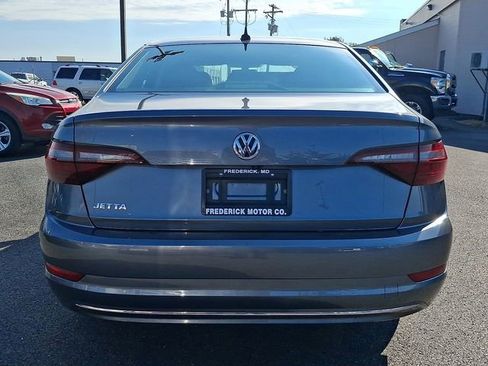 Used 2021 Volkswagen Jetta SE w/ SE Cold Weather Package image 5