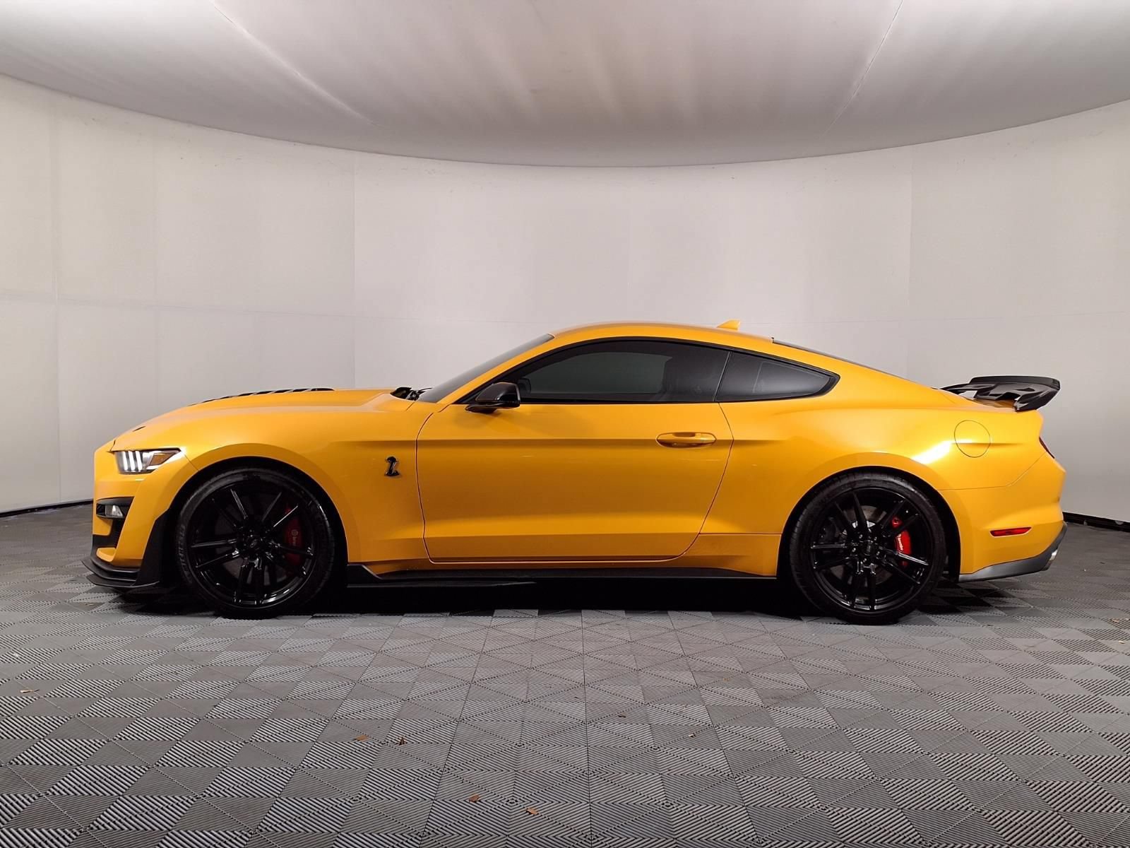 Used 2022 Ford Mustang Shelby GT500 w/ Technology Package RWD image 4