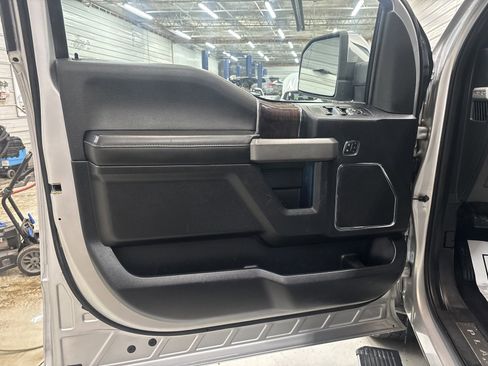 Used 2017 Ford F150 Platinum w/ Equipment Group 701A Luxury image 7