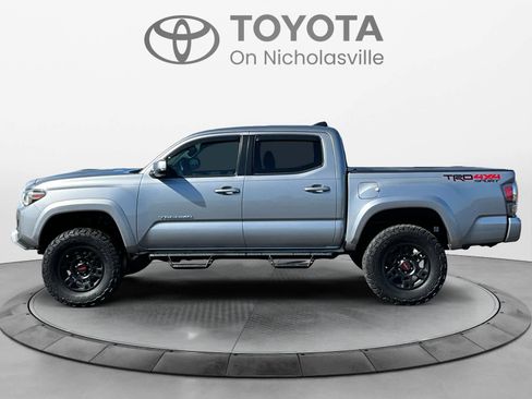 Used 2020 Toyota Tacoma TRD Sport image 3