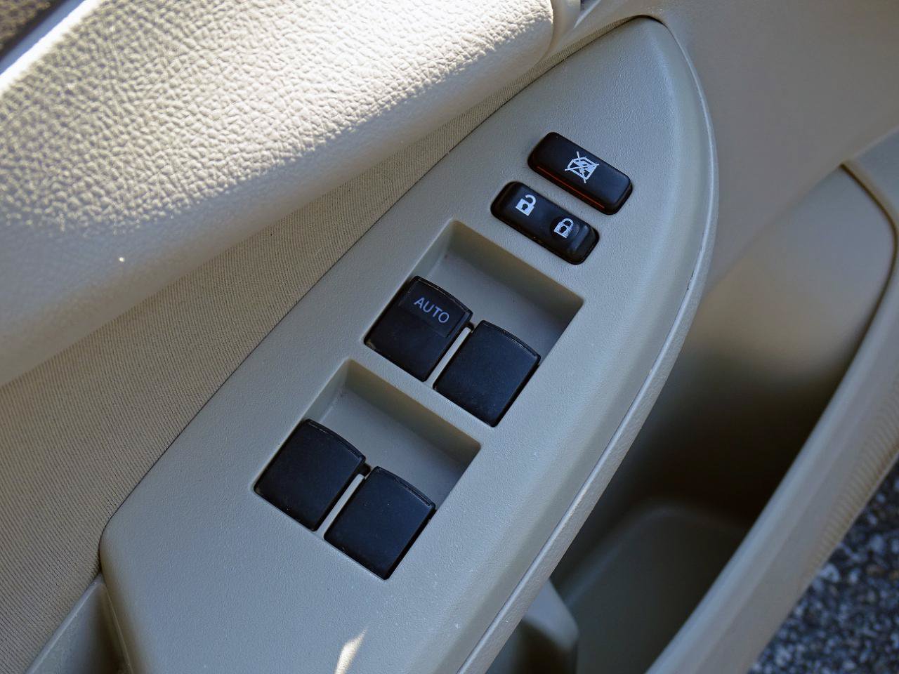 Used 2009 Toyota Corolla LE FWD image 13