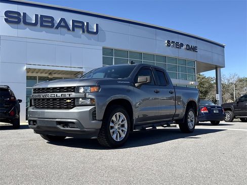 Used 2019 Chevrolet Silverado 1500 Custom w/ Trailering Package image 2