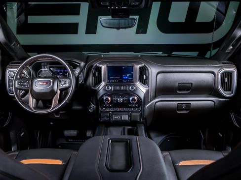 Used 2021 GMC Sierra 2500 AT4 w/ AT4 Premium Plus Package AWD/4WD image 3
