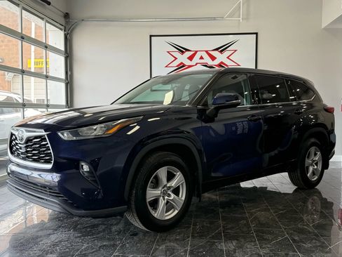 Used 2020 Toyota Highlander LE image 3