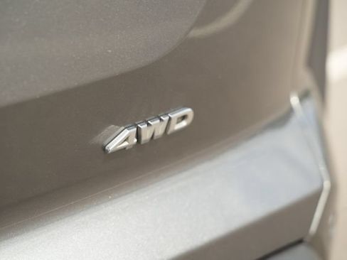 Used 2025 Nissan Pathfinder SV AWD/4WD image 44