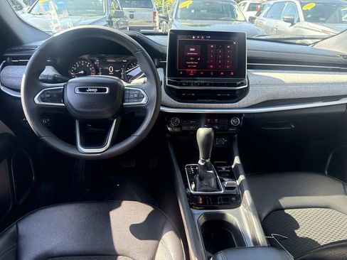 Used 2024 Jeep Compass Latitude image 16