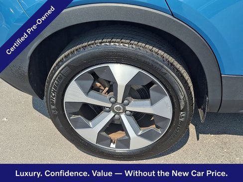 Certified 2024 Volvo XC40 B5 Core AWD/4WD image 9