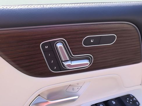 New 2026 Mercedes-Benz GLB 250 4MATIC image 14