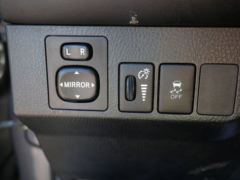 Used 2014 Toyota RAV4 XLE AWD/4WD image 23