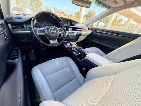 Used 2016 Lexus ES 350 w/ Premium Package w/Wood Trim image 20