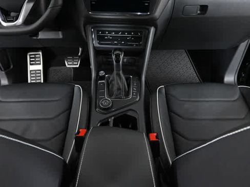 Used 2024 Volkswagen Tiguan SEL R-Line image 18