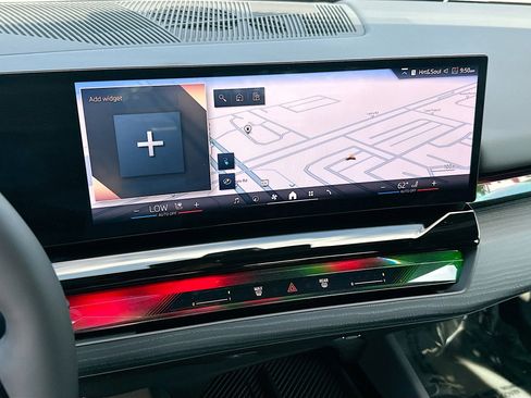 Used 2025 BMW i5 eDrive40i w/ Premium Package image 13