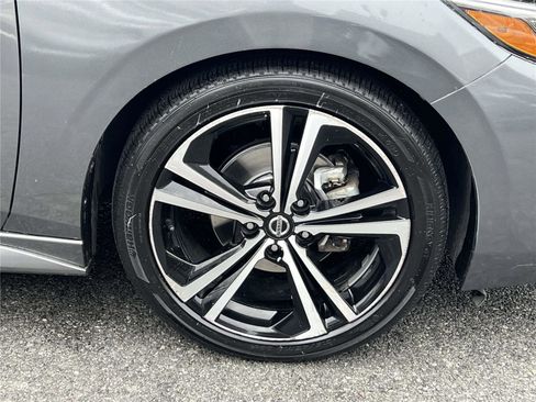 Certified 2023 Nissan Sentra SR w/ Trunk Package image 10