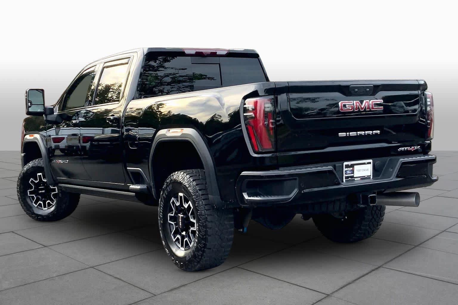 Used 2025 GMC Sierra 2500 AT4X AWD/4WD image 12