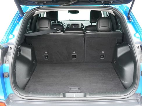 Used 2019 Jeep Cherokee Trailhawk AWD/4WD image 9