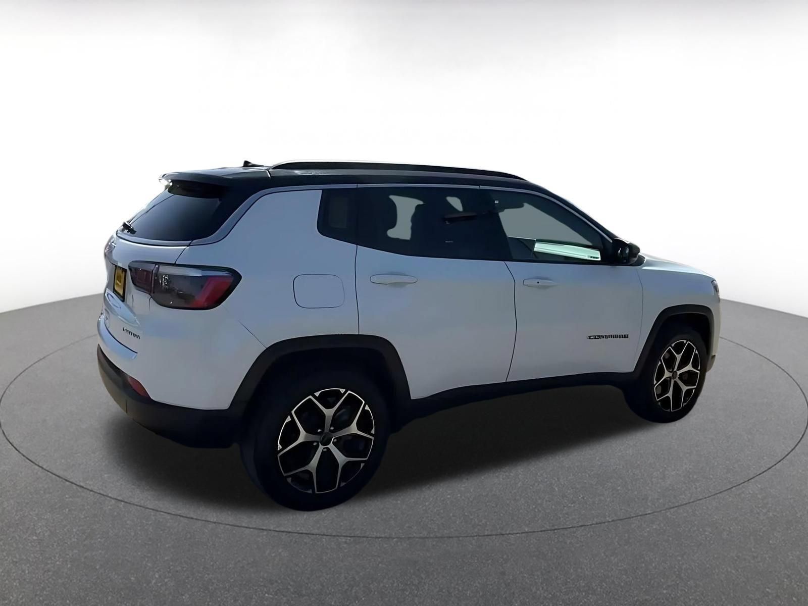 Used 2025 Jeep Compass Limited AWD/4WD image 13