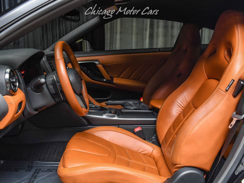 Used 2017 Nissan GT-R Premium w/ Premium Interior Package AWD/4WD image 18