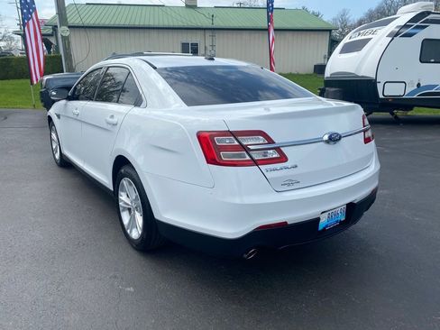 Used 2015 Ford Taurus SE image 7