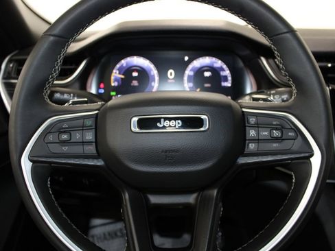 Used 2024 Jeep Grand Cherokee L Altitude AWD/4WD image 32