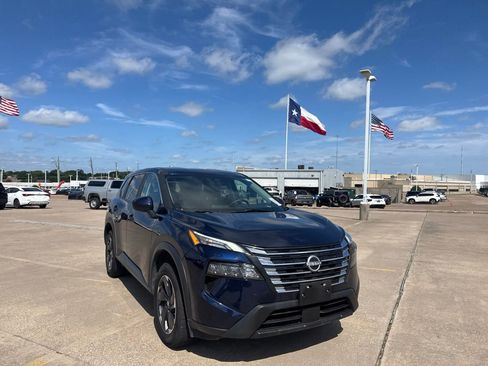 Certified 2025 Nissan Rogue SV FWD image 2