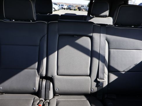 Used 2024 GMC Yukon SLT image 12