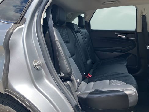 Used 2024 Ford Edge Titanium image 32