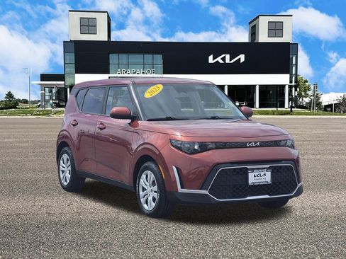 Certified 2023 Kia Soul LX FWD image 3