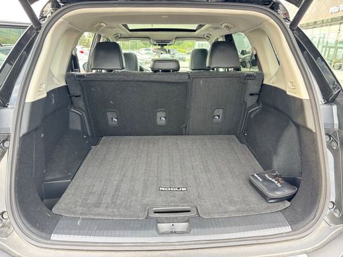 Used 2022 Nissan Rogue SV w/ SV Premium Package FWD image 16