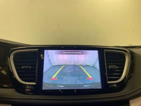 Used 2023 Chrysler Pacifica Limited FWD image 14