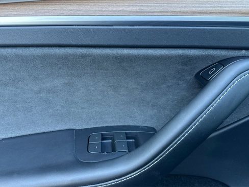 Used 2024 Tesla Model Y 2WD image 11