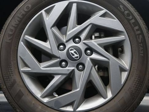 Used 2024 Hyundai Elantra SEL FWD image 9