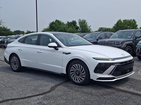 New 2026 Hyundai Sonata Limited FWD image 2