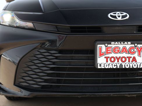 Used 2025 Toyota Camry LE w/ Convenience Package image 11