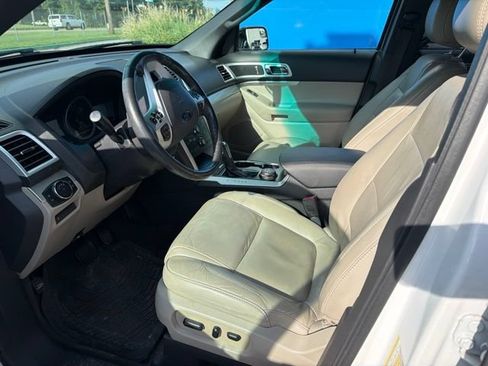 Used 2015 Ford Explorer XLT w/ Equipment Group 202A AWD/4WD image 9