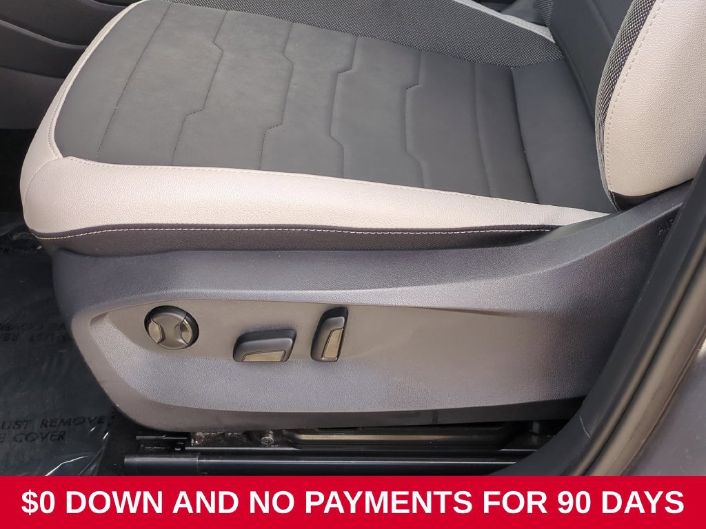 Used 2025 Volkswagen Taos SE AWD/4WD image 14