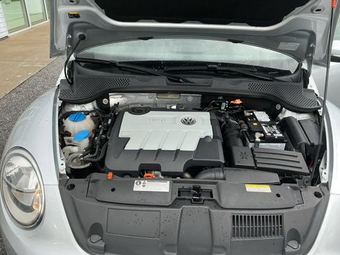 Used 2013 Volkswagen Beetle TDI image 19