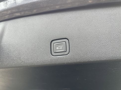 Used 2023 Cadillac XT6 Sport w/ Technology Package image 52