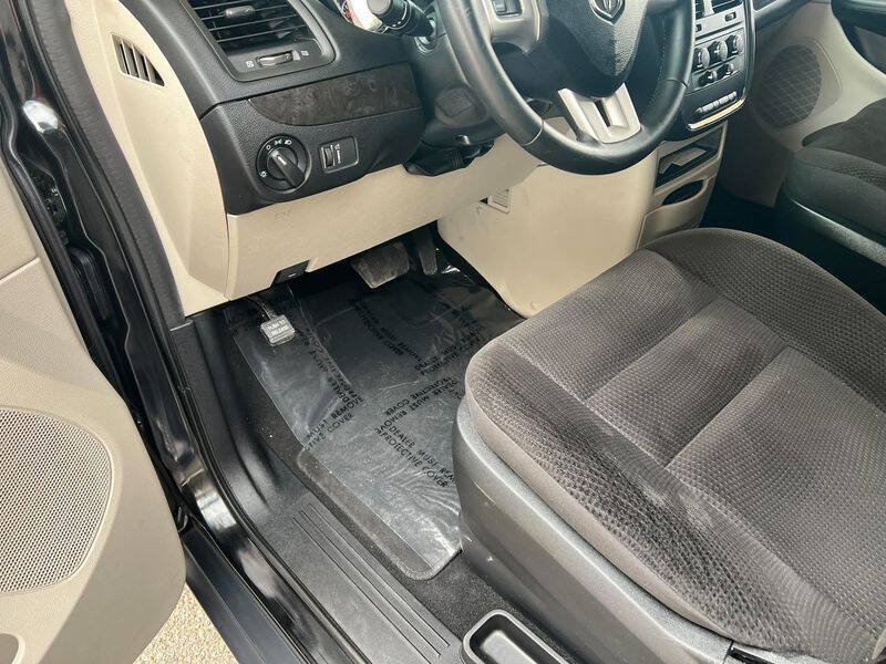 Used 2017 Dodge Grand Caravan SE w/ Power Window Group FWD image 19
