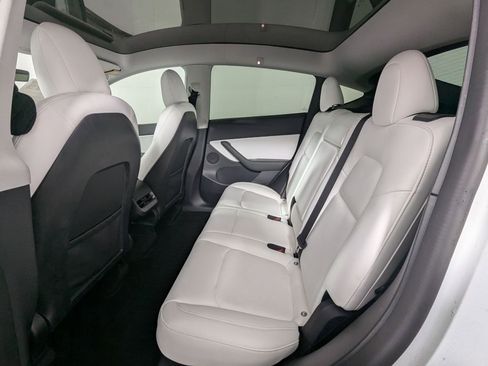 Used 2022 Tesla Model Y Long Range image 18