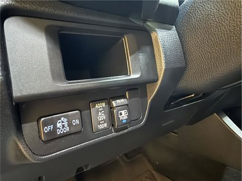 Used 2017 Toyota Tacoma TRD Off-Road AWD/4WD image 28