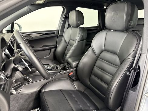 Certified 2024 Porsche Macan Turbo AWD/4WD image 5