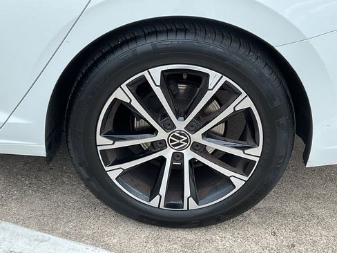 Used 2025 Volkswagen Jetta Sport image 8