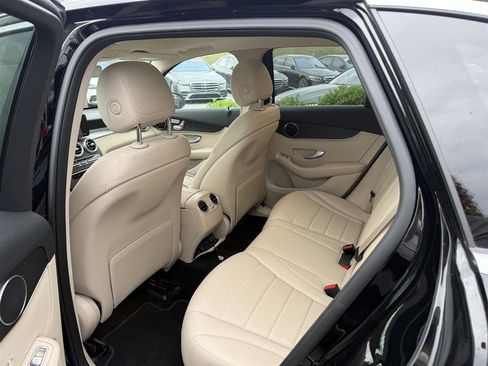 Used 2022 Mercedes-Benz GLC 300 image 6