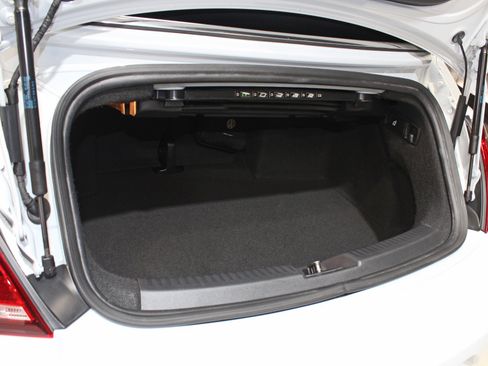 Used 2018 Volkswagen Beetle 2.0T SE FWD image 63