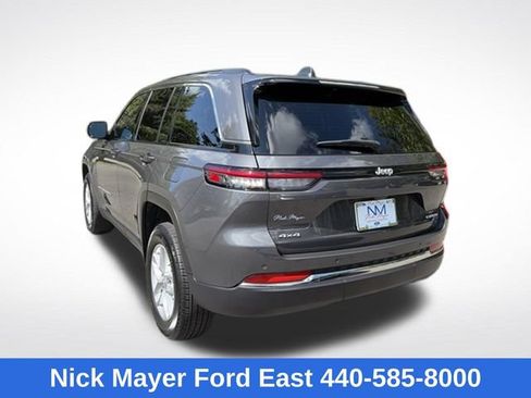 Used 2024 Jeep Grand Cherokee Laredo X AWD/4WD image 5