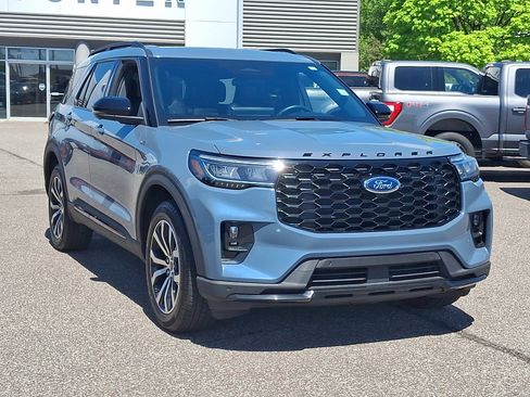Certified 2025 Ford Explorer ST-Line AWD/4WD image 2