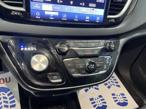 Used 2026 Chrysler Voyager LX image 18